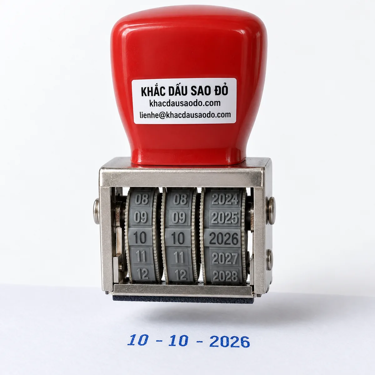 Dấu ngày tháng năm góc chụp catalog của Khắc Dấu Sao Đỏ